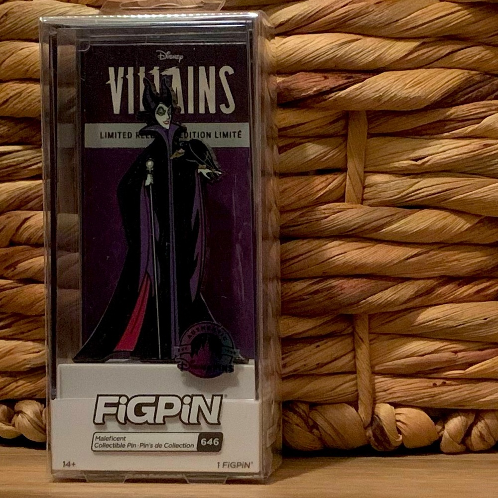 🎆 FigPin Disney Villains Maleficent 646 Park Exclusive Pin and Display Case NWT